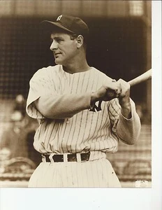 8 1/2 x 11 B&W Photo Lou Gehrig New York Yankees {BBPP016} - Picture 1 of 1