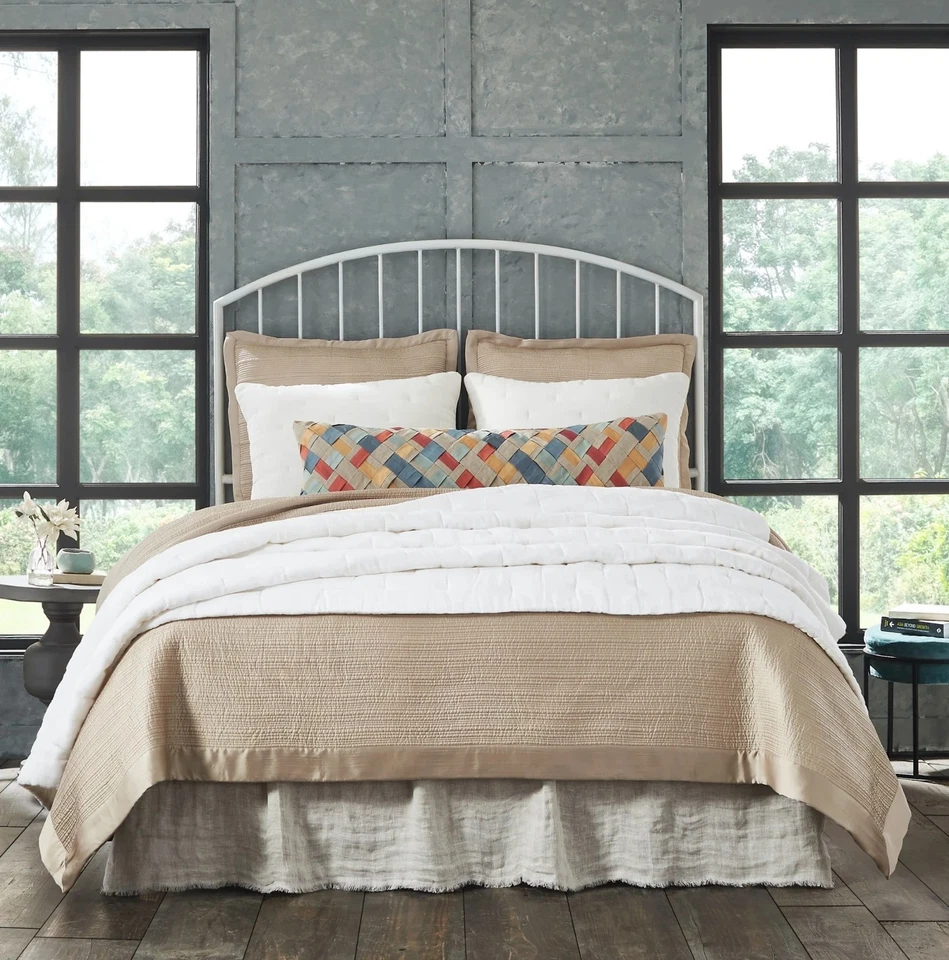 AMITY HOME CHRISTELLE KING QUILT SET OYSTER BEIGE HOLIDAYS MATELASSE - Image 1 of 1