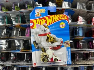 Hot Wheels 2025 Case N Mainline - FELINE LUCKY MANEKI NEKO - Int. Card - Picture 1 of 4