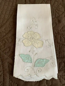 Hübsches antikes edwardianisches handbesticktes + appliziertes Leinenhandtuch - Bild 1 von 3