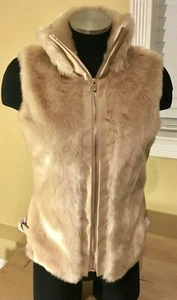 Guess Faux Fur Vest Tan Women Size Large Sesame Color Exclusive Gold Emblems - Picture 1 of 12