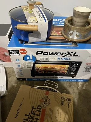 kitchen Cookware/Grill Lot(Pots,Grill,Tray,Sauce Pan,Cast iron pots and more). - Image 1 of 4