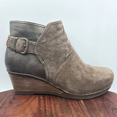 Botas Dansko Shirley para mujer 41/10,5 marrón topo gamuza cómodos botines de cuña Foto 1 de 4