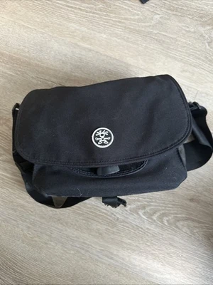 Bolsa para cámara Crumpler 5 millones de dólares para el hogar negra/bronceada Foto 1 de 4