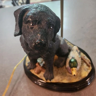 Lámpara de colección usada en excelente estado perro labrador y pato sin defectos ni astillas pieza pesada sin sombra Foto 1 de 4