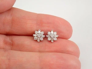 1.4 Ct Round Cut Diamond Simulated Flower Stud Earrings Gift 925 Sterling Silver - Picture 1 of 6