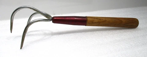 Vintage 3 TINE GARDEN CLAW Hand Cultivator Wood Handle RAKE Fork Weeder Cover