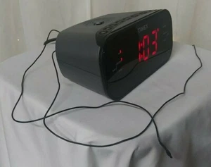 Timex T231Y Alarm Clock Radio 2 Alarm Radio Buzzer Display Dimmer Snooze/Sleep - Picture 1 of 8