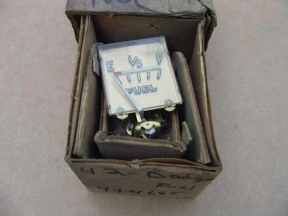 Dodge Special Deluxe Custom Kingway 1942 nuevo MoPar calibre de combustible #974685 Foto 1 de 1