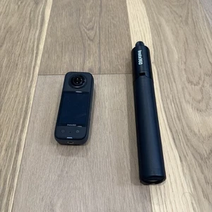 Insta360 - X3 Action Camera Bundle | USED - Small Scratch On One Lens - Photo 1 sur 11