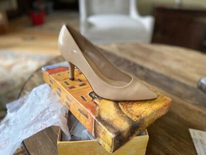 Bella Vita 7.5 WW Nude Patent Pumps **NEW** - Picture 1 of 8