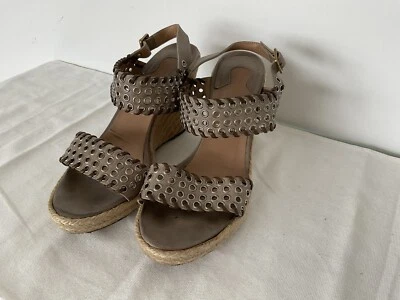 Sandalias de cuña alpargata Ferragamo talla 7,5 Foto 1 de 4