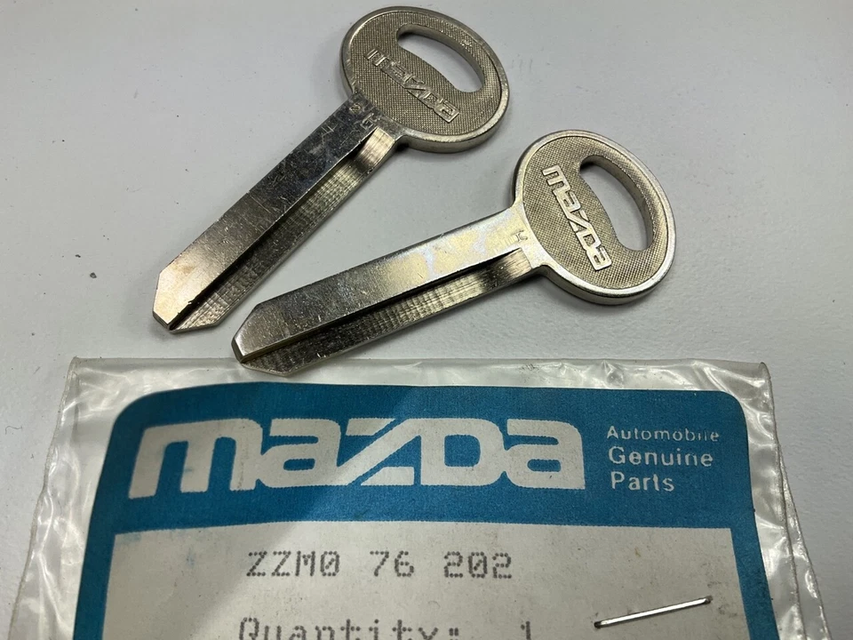 (2) NUEVO GENUINO SIN CORTAR Fábrica OEM Mazda Llave en Blanco 94-97 B2300 B3000 B4000 Camión Foto 1 de 3