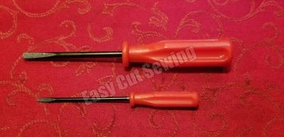 Conjunto de 2 chaves de fenda máquina de costura perfeita para pés e bobina estojo cantor, irmão - Imagem 1 de 2