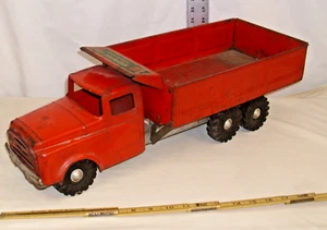 WYANDOTTE DODGE SIX WHEEL SIDE DUMP TRUCK 1940s PRESSED STEEL TOY - Picture 1 of 7