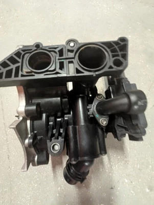 Conjunto Carcasa Termostato Bomba Agua 06L121111H Compatible con Audi A1/S1, Foto 1 de 4