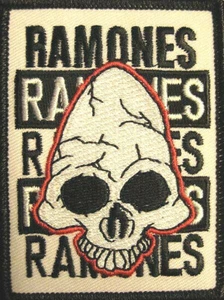 RAMONES AUFBÜGLER EMBROIDERY PATCH # 5 IT'S ALIVE SKULL 8x6cm BÜGELBILD FLICKEN - Picture 1 of 1