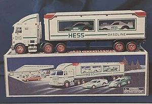 1997 HESS TOY TRUCK AND RACERS CASE FRESH - Imagen 1 de 2