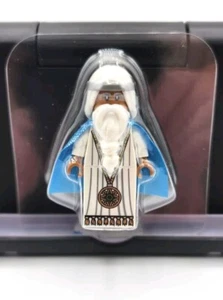 VITRUVIUS The LEGO Movie Excl. MiniFigure with Medallion & Black Eyes New Rare - Picture 1 of 5