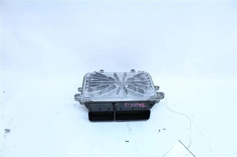 ECU ECM COMPUTER Volvo C30 V40 V70 2006 06 2007 07 08 31286085 1066535 Foto 1 de 4