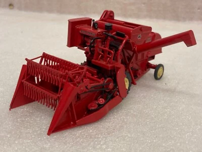 1/43 scale Langley models M8 Massey Ferguson 735 combine harvester - Image 1 of 4