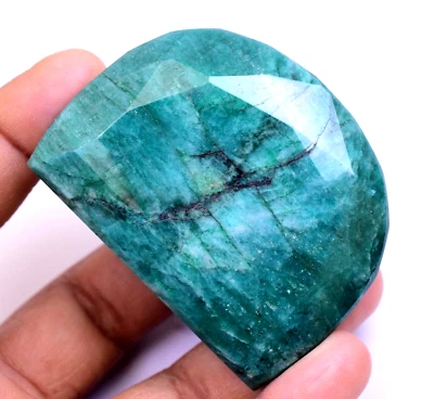 620.5 Ct Natural Huge Green Emerald Earth-Mined Certified Museum Use Gemstone - Image 1 of 4