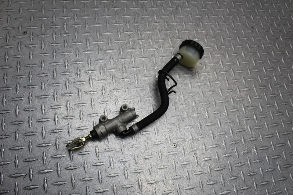 Kawasaki Ninja ZX10R ZX1000C 2005 freno trasero cilindro maestro con depósito Foto 1 de 4