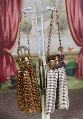 ДВА антикварных кошелька для монет 1920-х годов в стиле ар-деко с эмалированной сеткой на петлях - Изображение 1 из 4