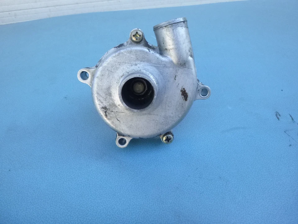 POMPE A EAU SUZUKI GSXR750 GSXR 750 DE 1992 A 1995 - Photo 1/1