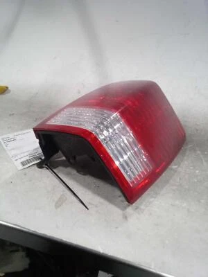 Conjunto de luz trasera derecha Chrysler Aspen 2009 plateado 510123 usado 172 k millas Foto 1 de 4