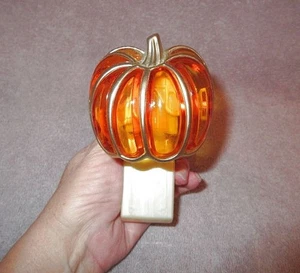 Bath & Body Works Light Up Pumpkin Wallflower Plug In Diffuser Halloween Fall 5" - Picture 1 of 8