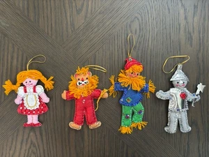 4 adornos navideños con joyas Bucilla Dorothy & Friends kit completo #2113 de colección - Imagen 1 de 14