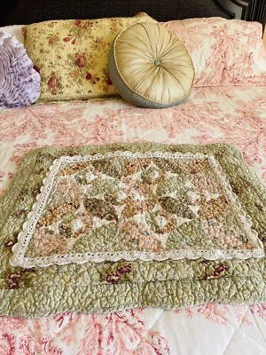 Almohada acolchada grande diseño hoja floral algodón multicolor farsa. Foto 1 de 4