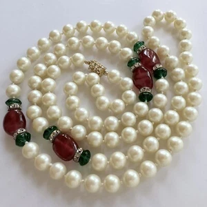 Vintage 1960s Gripoix Style Unsigned KJL Faux Pearl Emerald Flawed Ruby Necklace - Picture 1 of 16