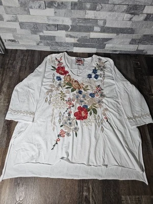 Túnica Johnny Was Los Angeles Floral Bordada Mangas 3/4 Cuello en V Grande Blanca Foto 1 de 4