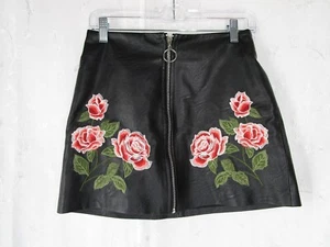 Minifalda S Jealous Tomato para mujer negra floral bordada imitación cuero cremallera - Imagen 1 de 5