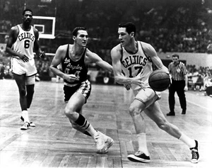 Póster de pared enrollado John Havlicek/Jerry West 24"" X 36 - Imagen 1 de 1