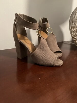 Qupid Alona-36A, gamuza topo, cura, talla 9, con caja, ligeramente usado. Foto 1 de 2