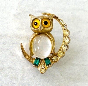 Jelly Belly Eule auf Mondsichel Anstecknadel Brosche vermutlich Coro Glasaugen Vintage - Bild 1 von 4