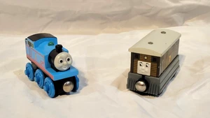 Thomas & seine Freunde Holzeisenbahn Panzer Zug Lok Toby & Thomas  - Bild 1 von 13