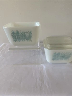 2 Vintage Pyrex 501 Turquoise 1 1/2 CUP Amish Butterprint Refrigerator Dish 1 Li - Image 1 of 4