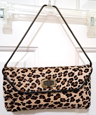 Bolso sin asas de cuero con estampado animal de Ann Taylor Cartera de pelo de becerro Foto 1 de 4