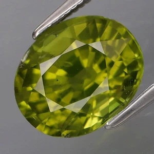 ¡Color encantador de 3,74 quilates! Brillante peridoto verde natural brillante Pakistán - Imagen 1 de 4