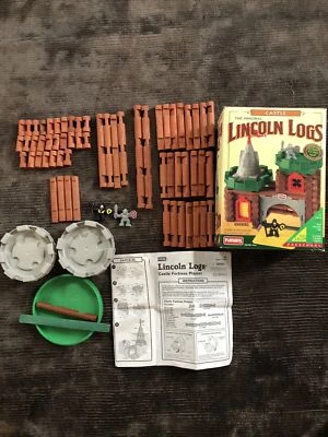 Lincoln Logs Castle Fortress 1995 conjunto con caja tiene 62 de las 70 piezas de repuesto Foto 1 de 4