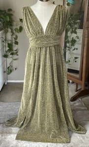 Gold metallic gown, size large - Picture 1 of 9