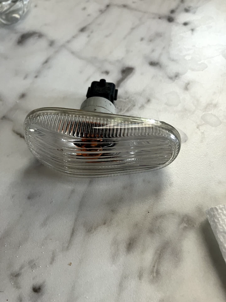 Corner/Park Light Side Marker Fender Mounted Fits 03-11 SAAB 9-3 655871 - Image 1 of 1