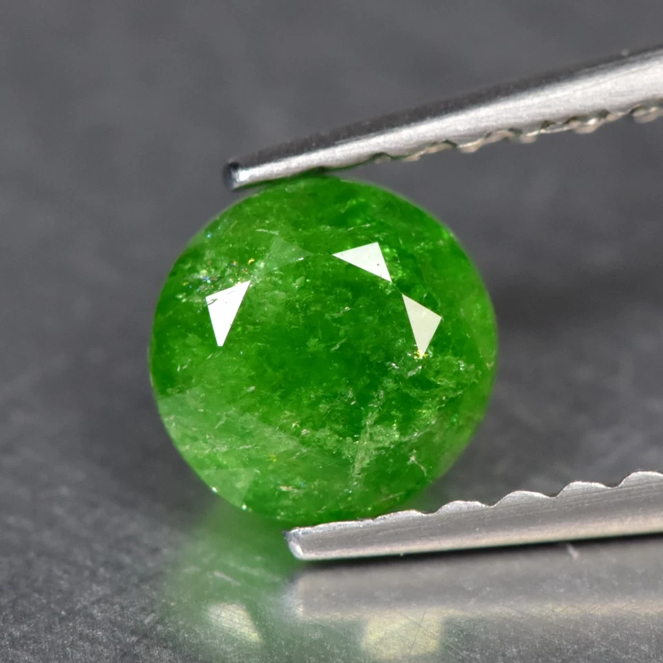 0.50Ct Round_Topnotch Natural Russian Demantoid Garnet Gemstone - Image 1 of 1