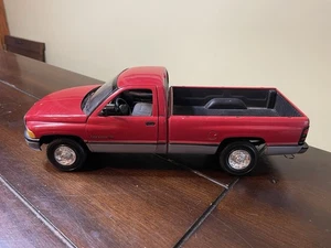 Ertl American Muscle 1995 Dodge Ram 2500 SLT 1:18 Diecast Pickup Truck rot - Bild 1 von 6