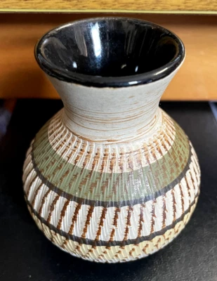 Vintage German 1950's Duemler & Breiden 'Dee Cee Pottery' 137/8  Vase - Image 1 of 4