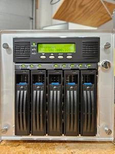 MicroNet PR2500SC320 Platinum Raid Unit mit 5 x 500GB Western Digital Festplatten - Bild 1 von 7